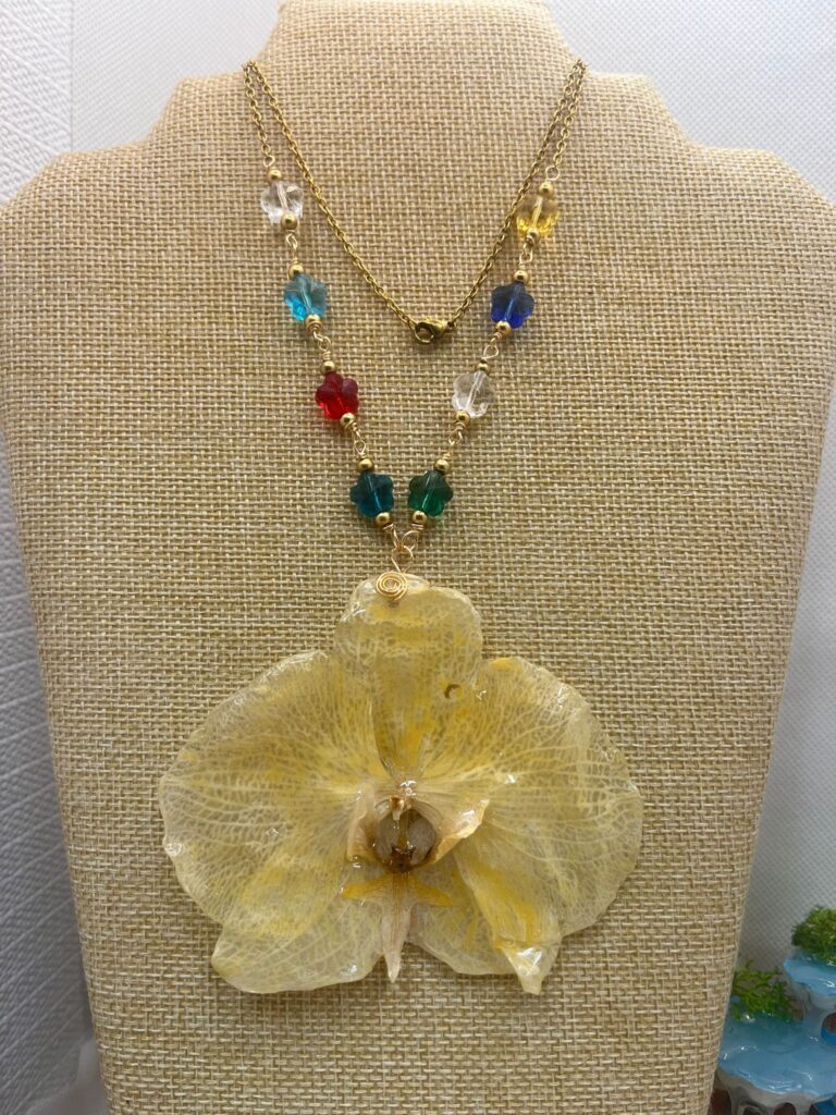 Orquídeas montadas con cristales y stainless steel 24”